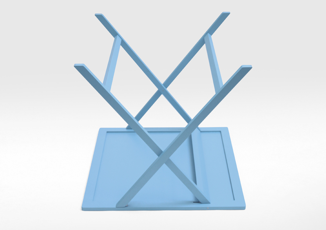 AKIRA folding table 03